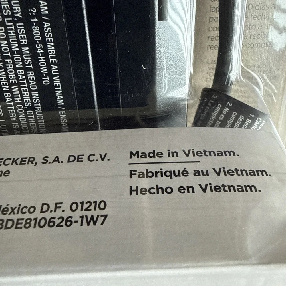 Black + Decker 12V & 20V Max 2 Amp Fast Charger Sealed New‎
